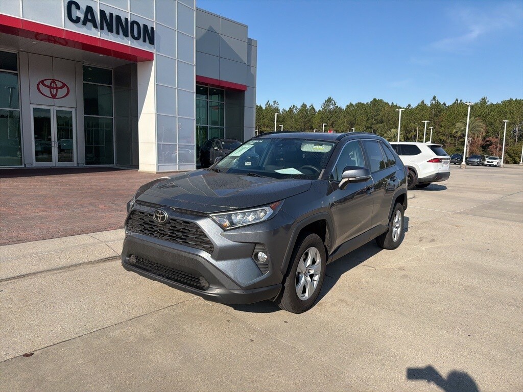 2021 Toyota RAV4 XLE photo 2