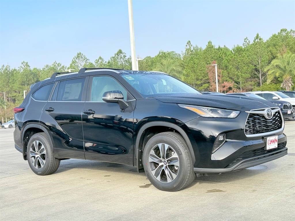 2026 Toyota Highlander XLE photo 3