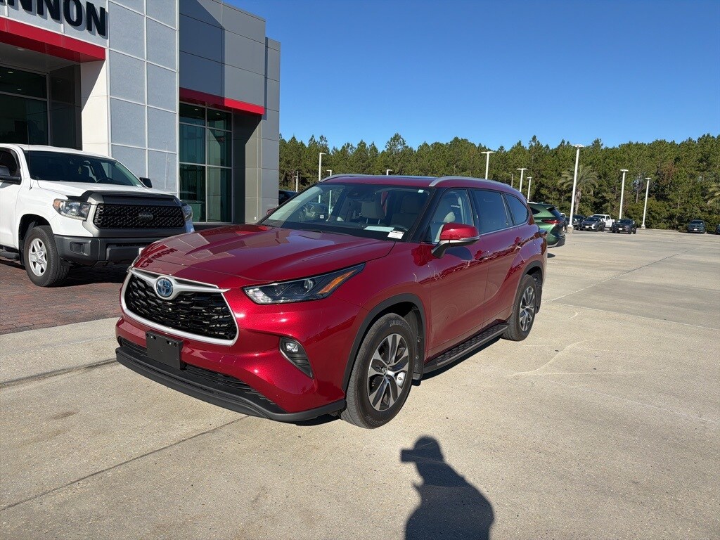 2022 Toyota Highlander Hybrid XLE photo 2