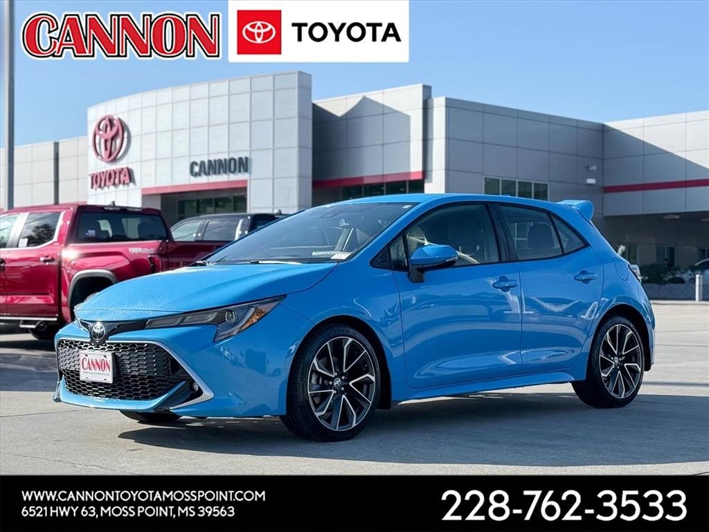 2022 Toyota Corolla Hatchback XSE's photo