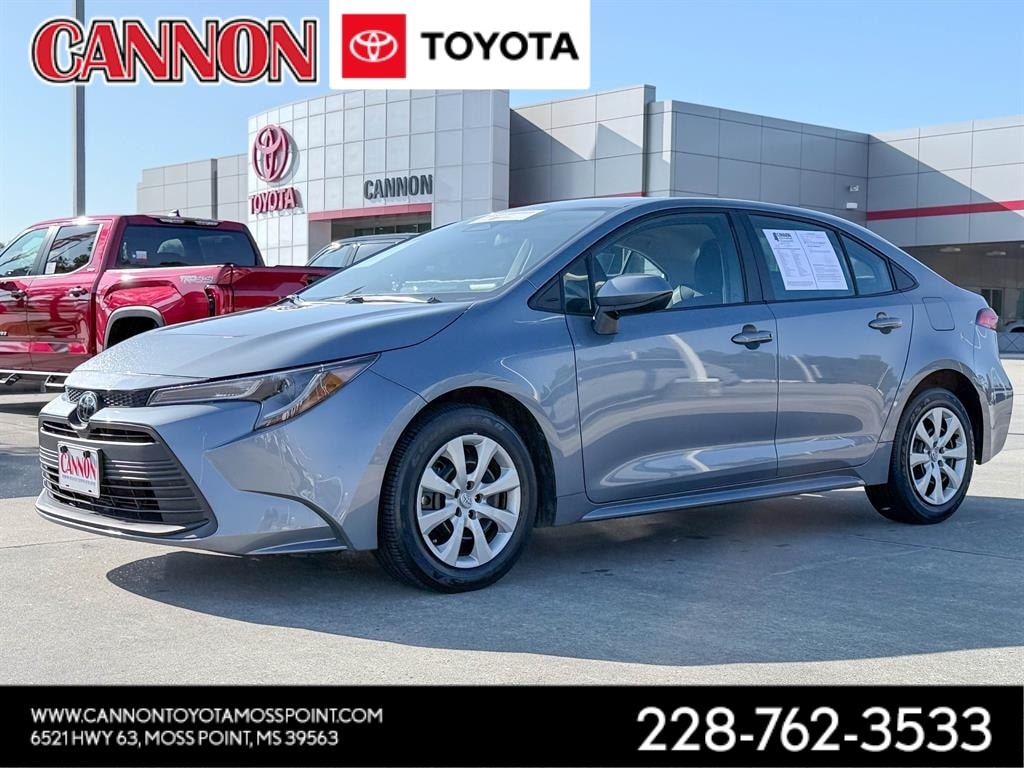 2024 Toyota Corolla LE's photo