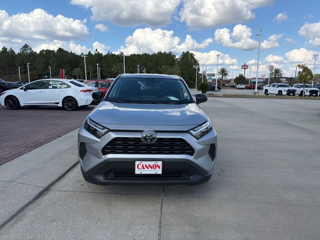 2023 Toyota RAV4 LE photo 3