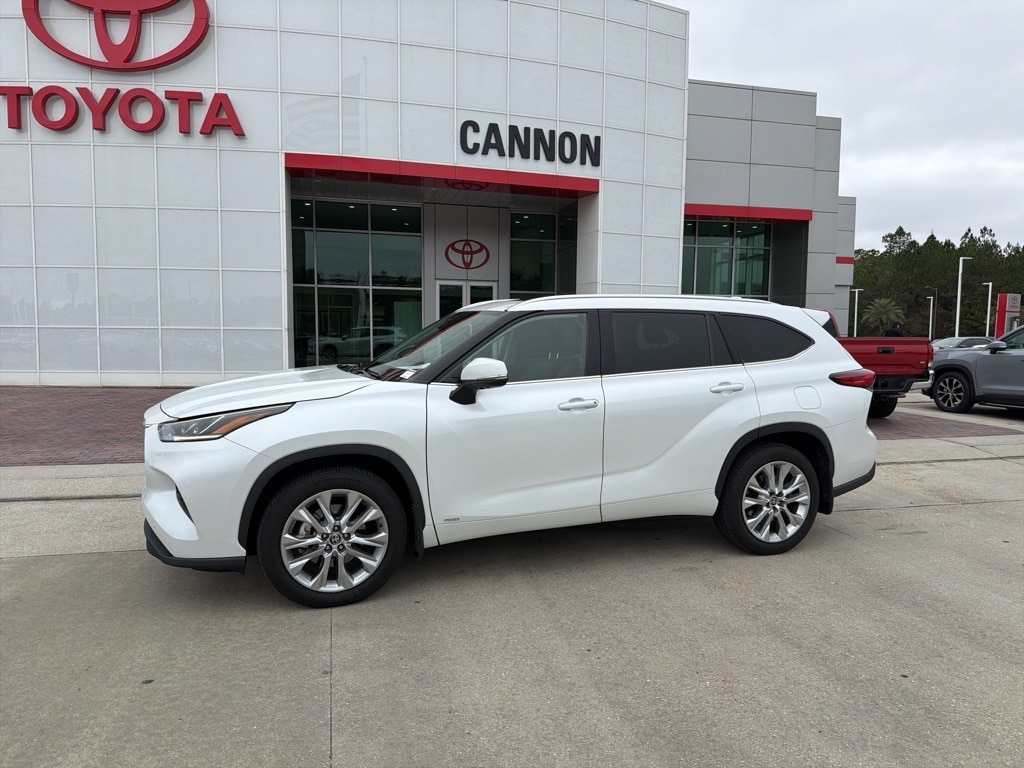 Used 2022 Toyota Highlander Hybrid Limited SUV