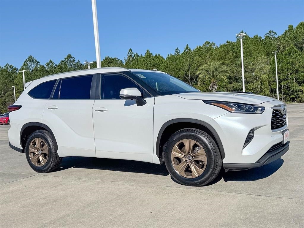 2023 Toyota Highlander Hybrid XLE photo 4