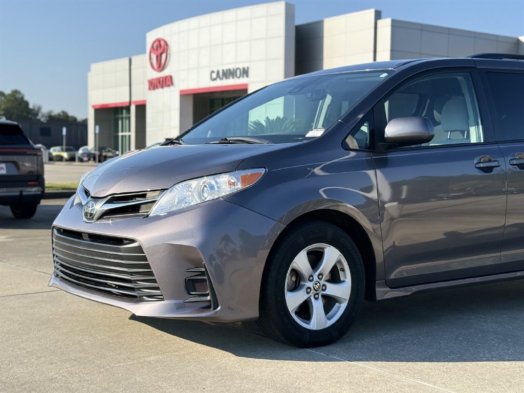 Used 2020 Toyota Sienna LE with VIN 5TDKZ3DC3LS070985 for sale in Moss Point, MS