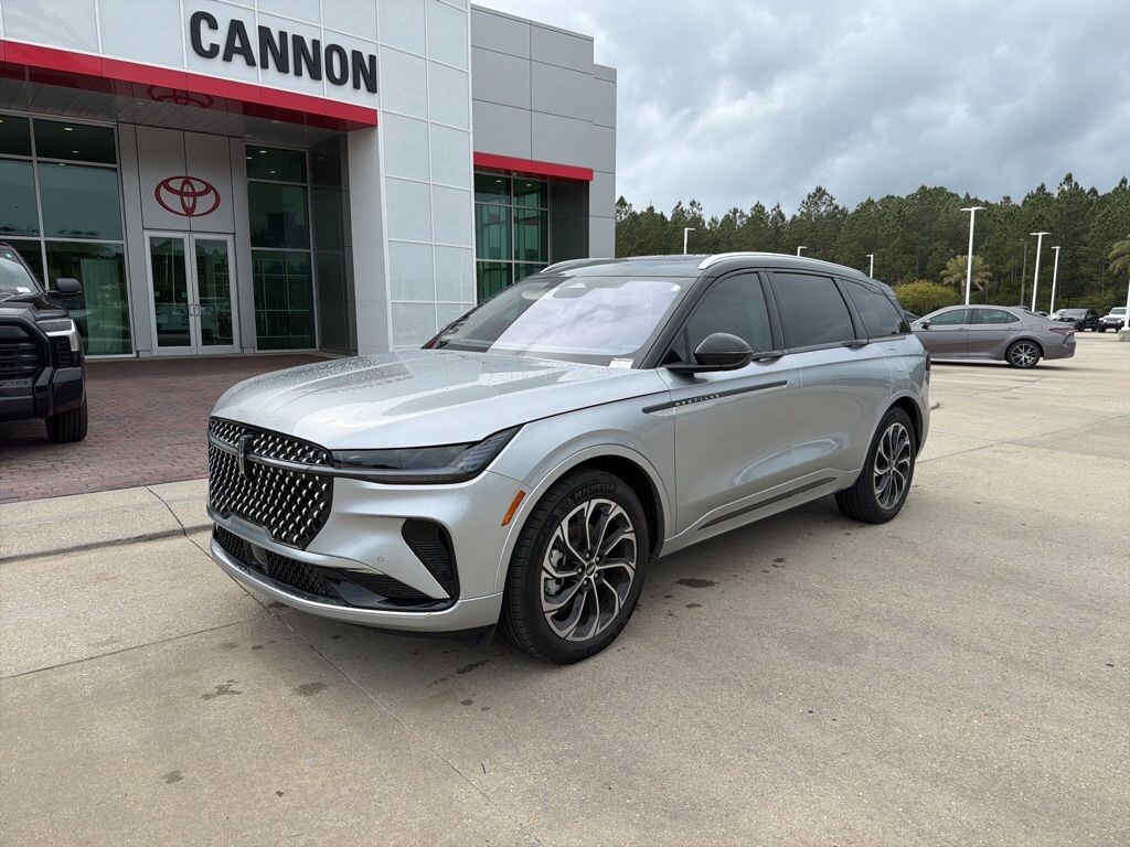 Used 2025 Lincoln Nautilus