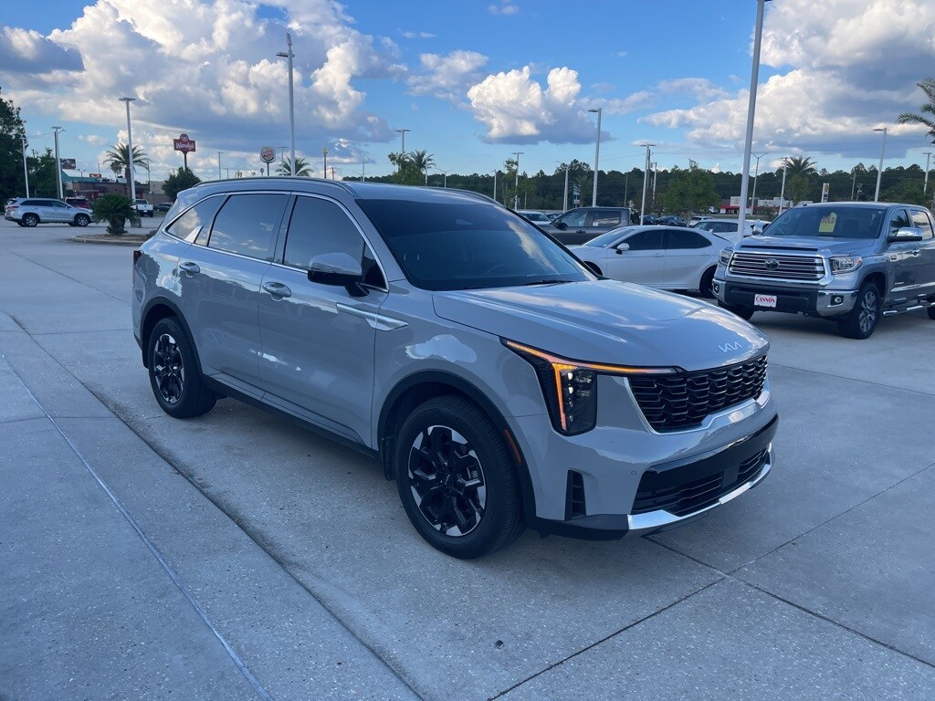 2025 Kia Sorento S photo 3