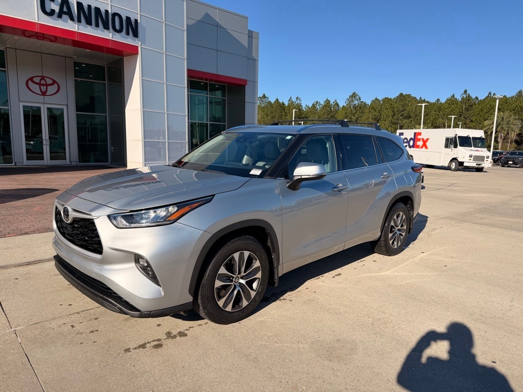 2020 Toyota Highlander XLE's photo