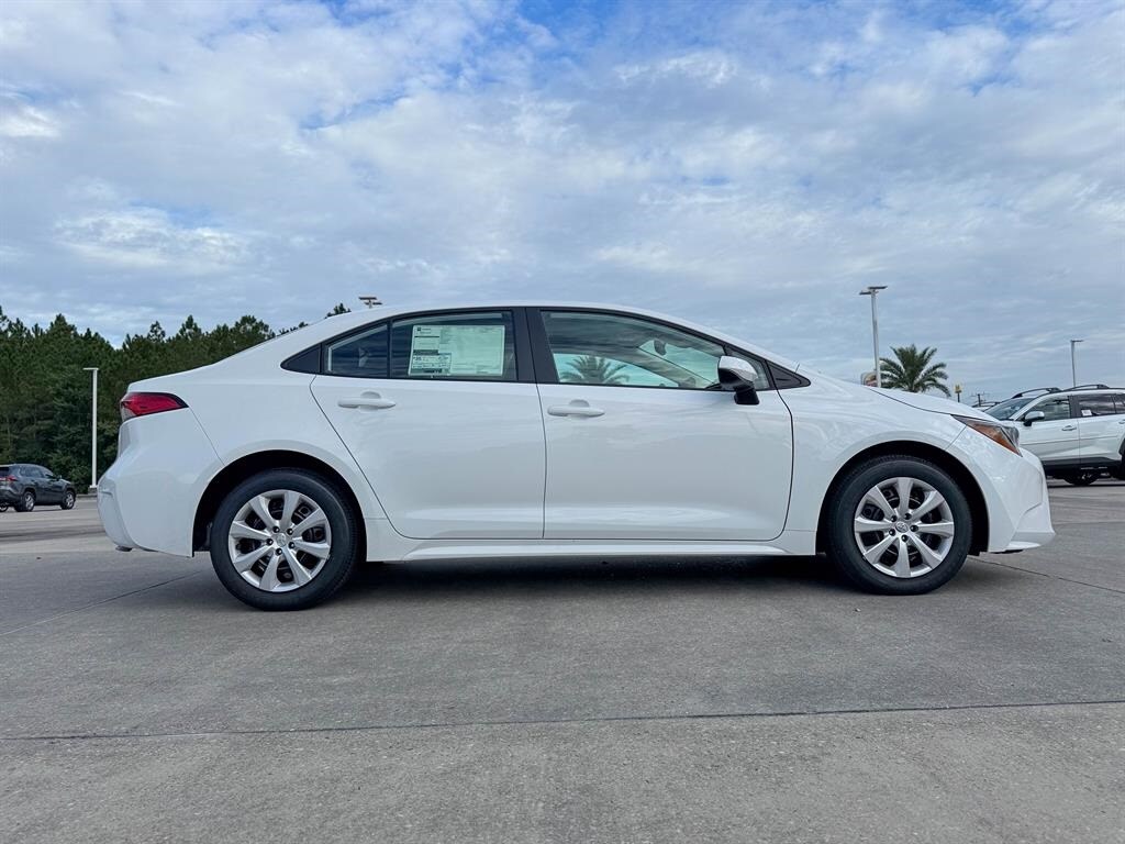 2026 Toyota Corolla LE photo 4