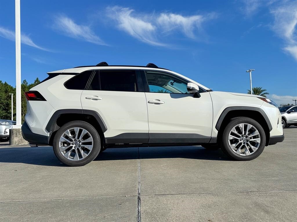 2022 Toyota RAV4 XLE Premium photo 3