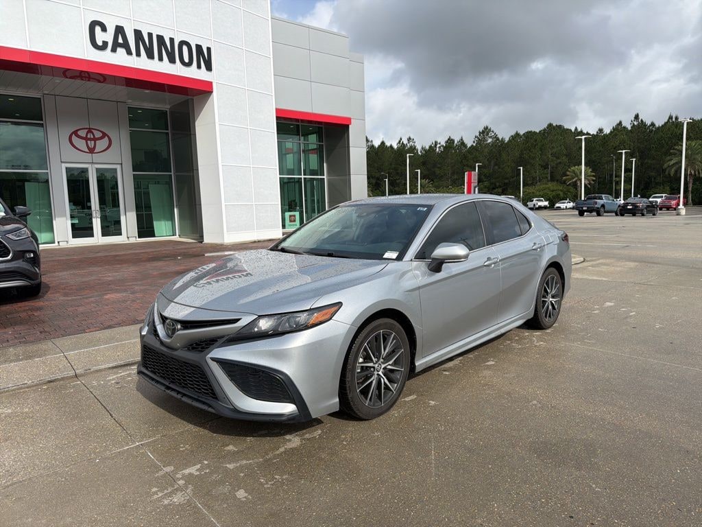 Used 2023 Toyota Camry SE Sedan