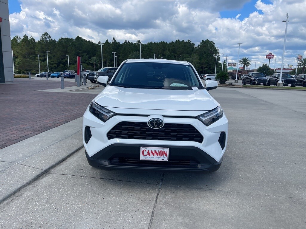 2024 Toyota RAV4 LE photo 2