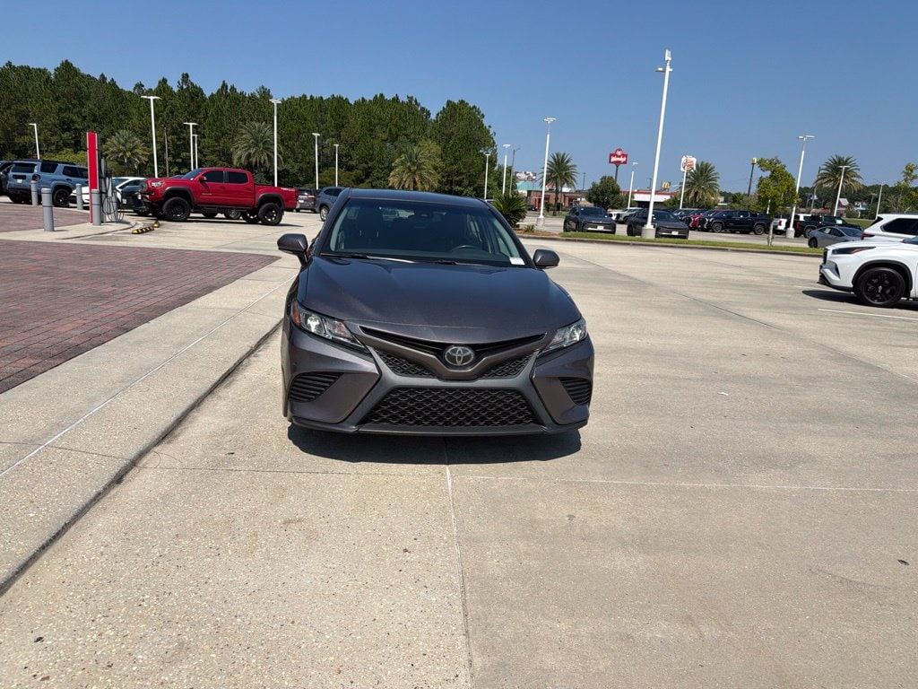 Used 2020 Toyota Camry SE Sedan