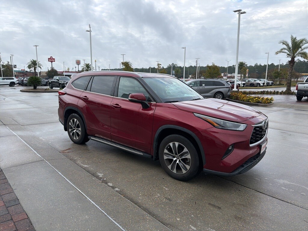 Used 2022 Toyota Highlander XLE SUV