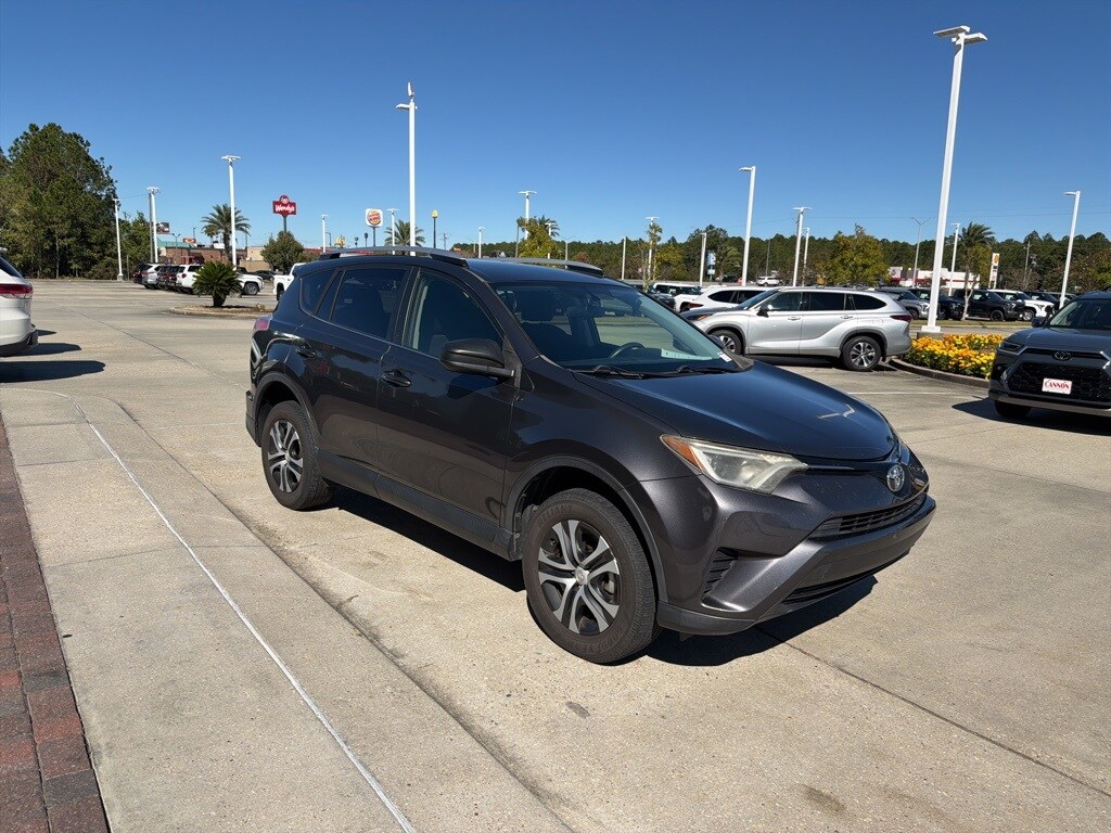 2016 Toyota RAV4 LE photo 4