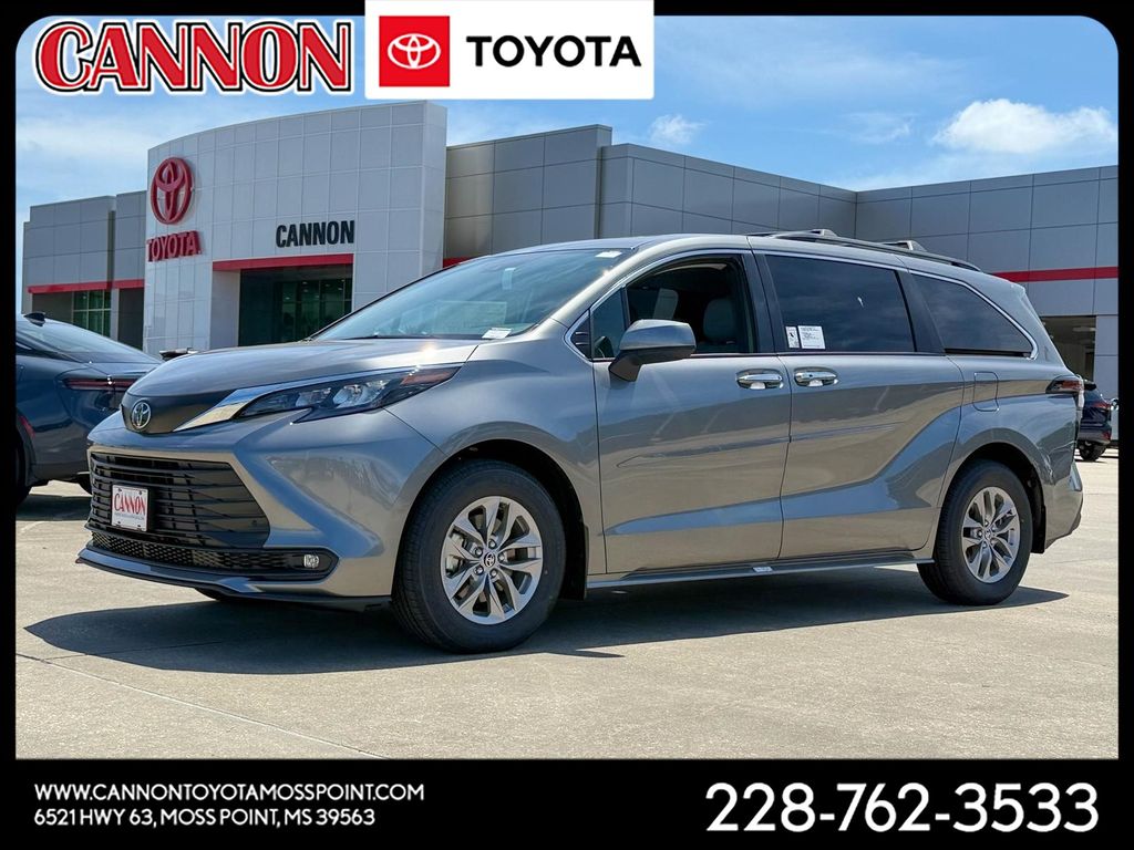 2026 Toyota Sienna XLE 8-Passenger Hybrid FWD's photo