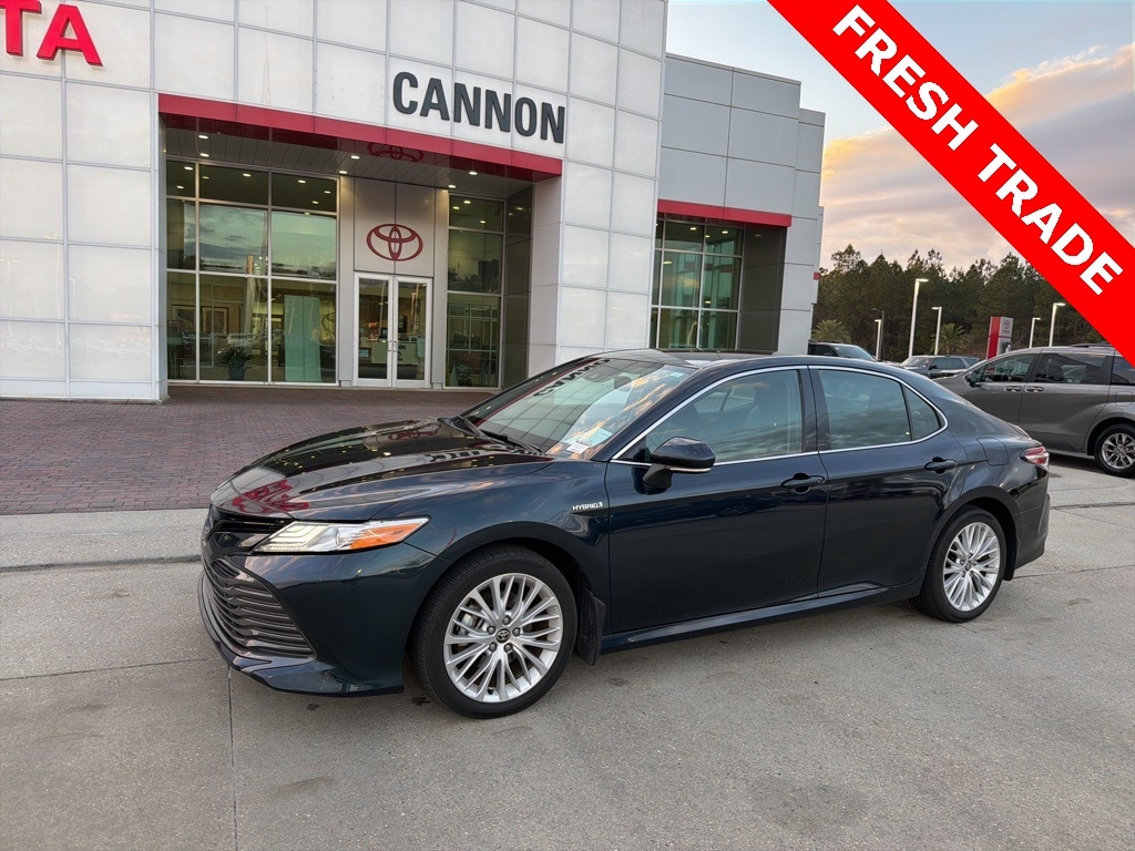 Used 2020 Toyota Camry Hybrid XLE Sedan