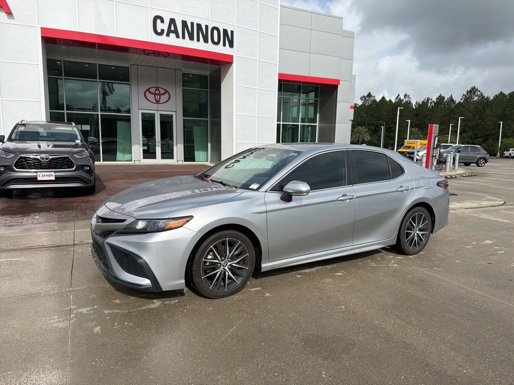 Used 2023 Toyota Camry SE Sedan