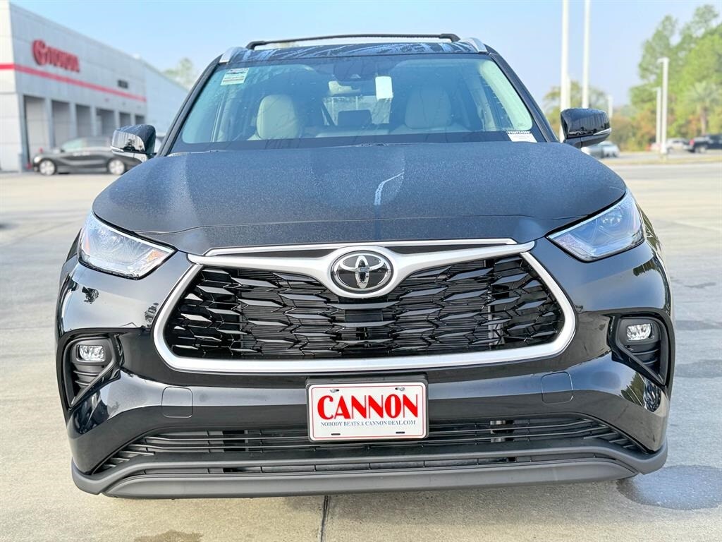 2026 Toyota Highlander XLE photo 2