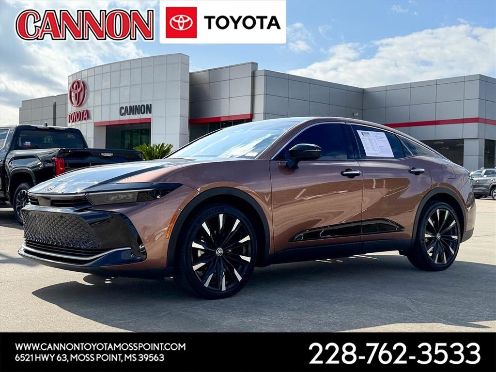 2023 Toyota Crown Platinum's photo