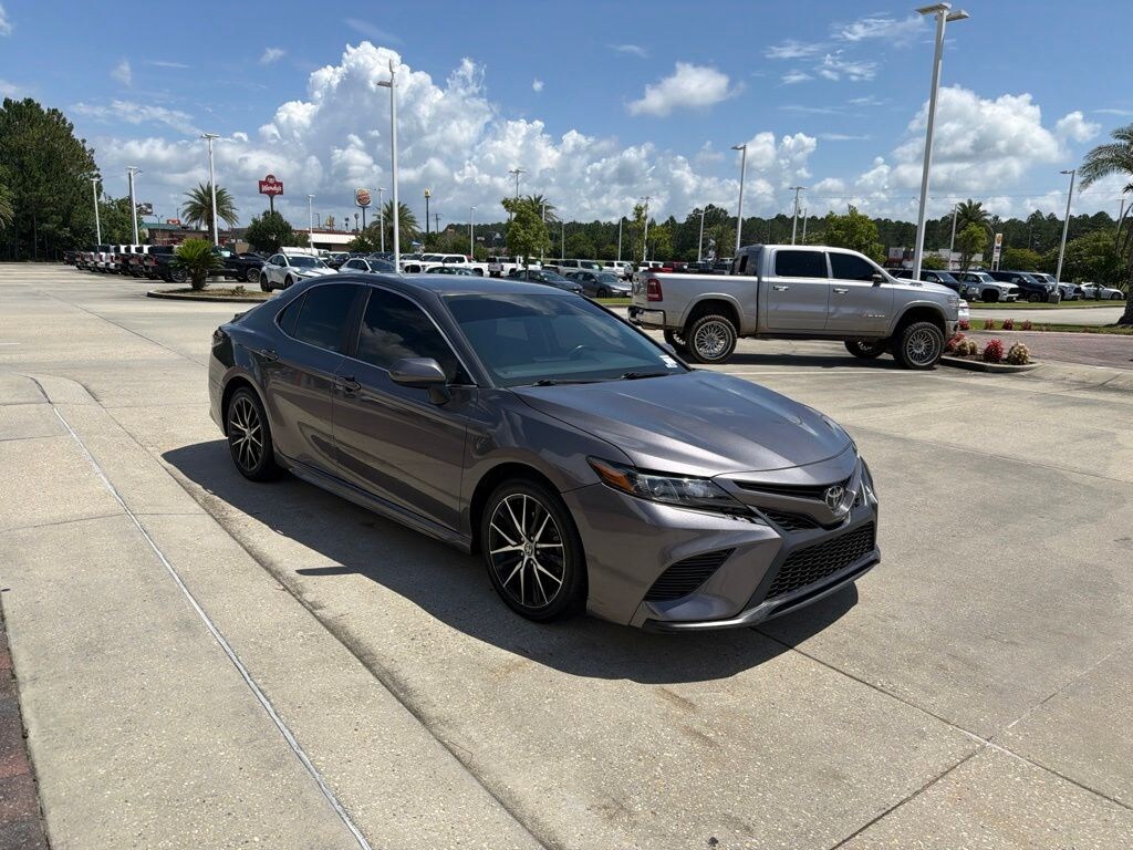 Used 2021 Toyota Camry SE Sedan