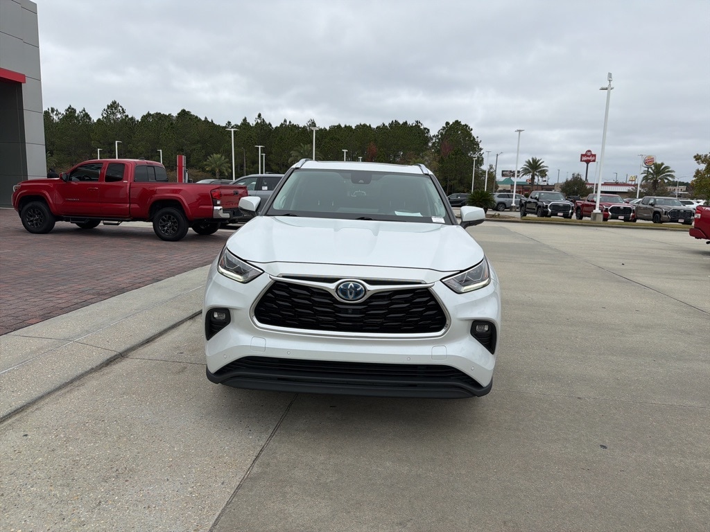 Used 2022 Toyota Highlander Hybrid Limited SUV