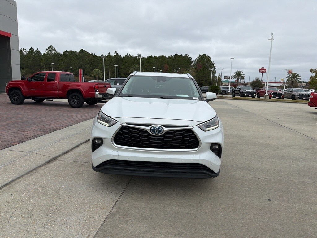 2022 Toyota Highlander Hybrid Limited photo 2