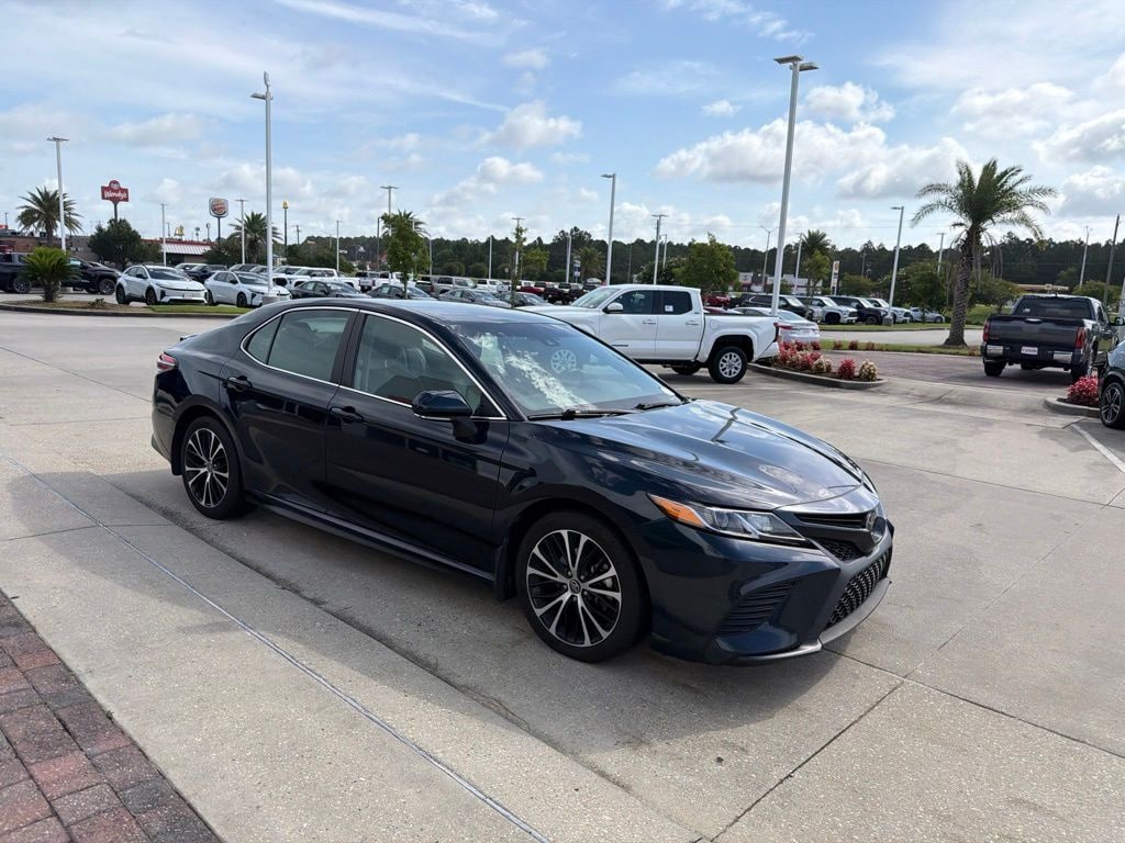 Used 2020 Toyota Camry SE Sedan
