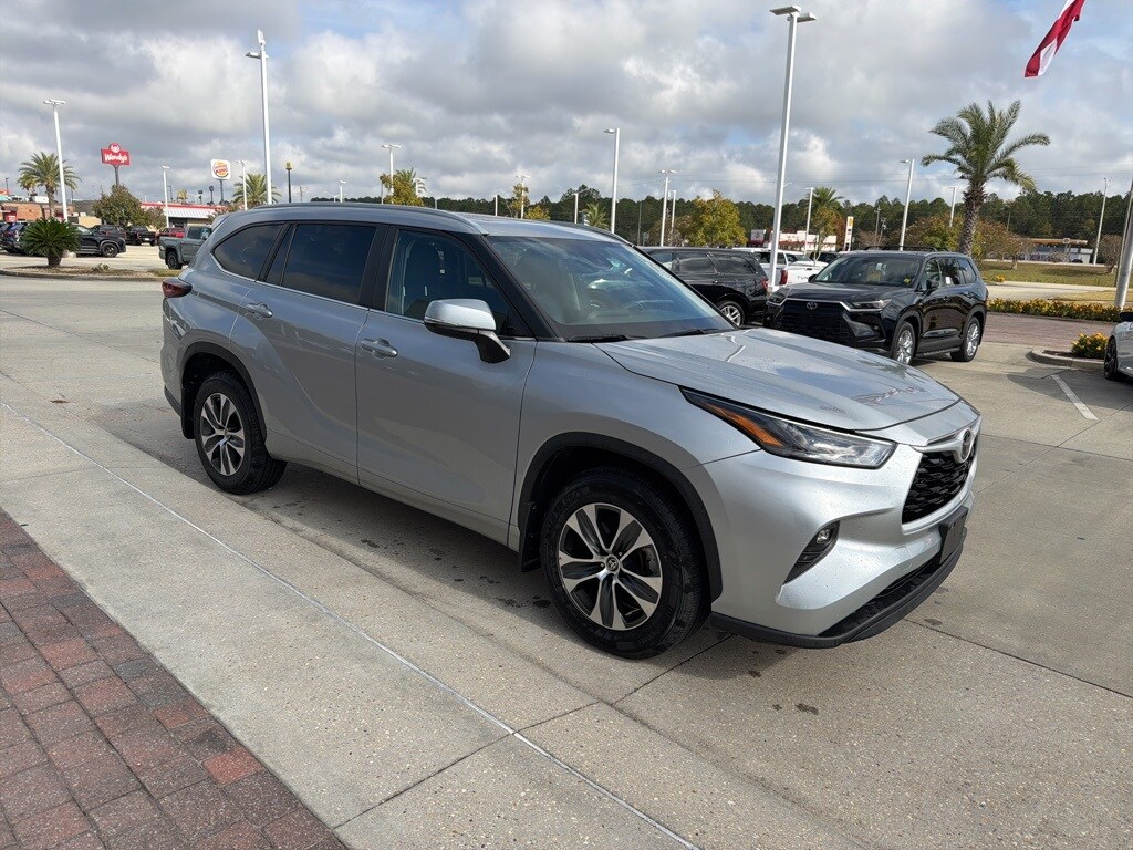 2024 Toyota Highlander photo 3