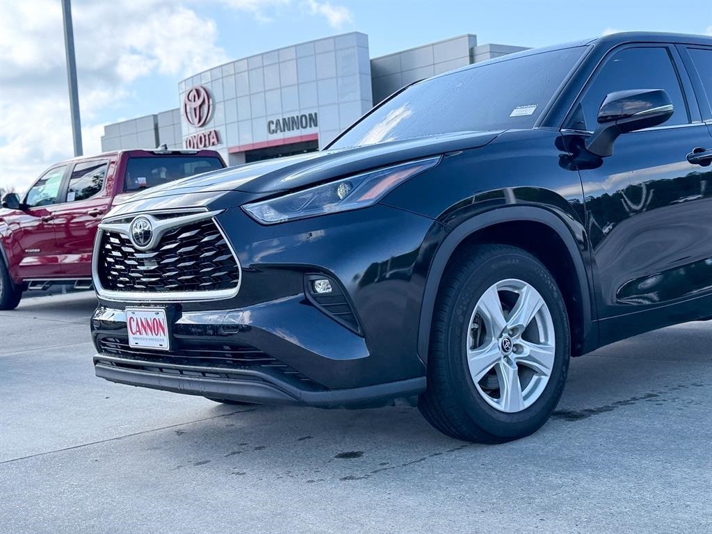 Used 2022 Toyota Highlander LE SUV
