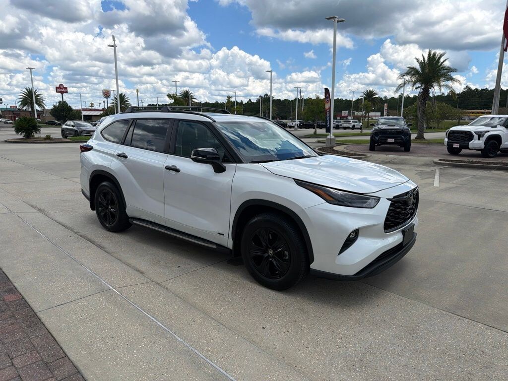 Used 2025 Toyota Highlander Hybrid XLE SUV