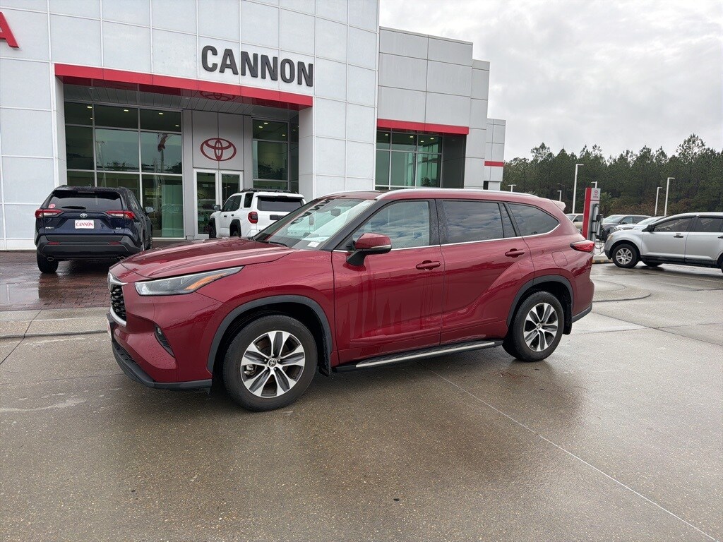 Used 2022 Toyota Highlander XLE SUV