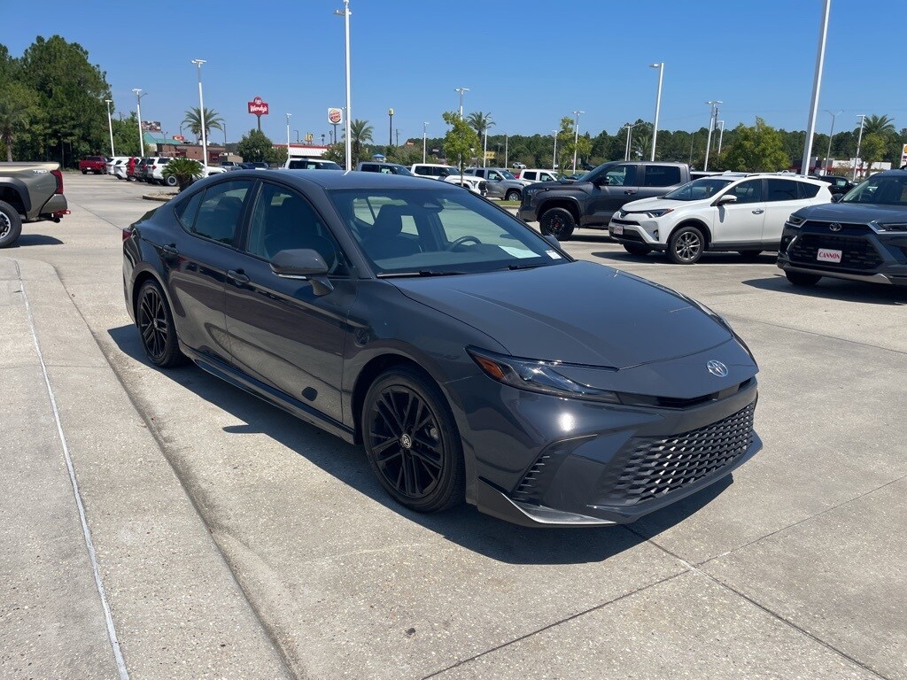 2025 Toyota Camry SE photo 4