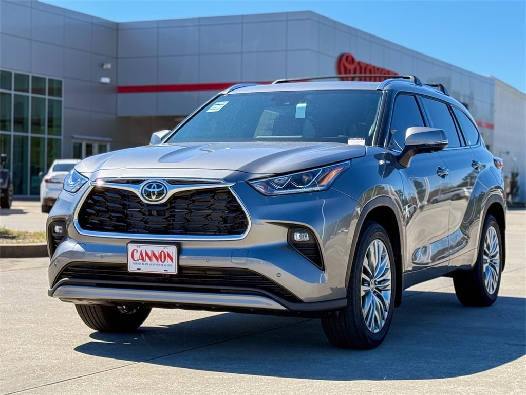New 2026 Toyota Highlander Hybrid Platinum SUV