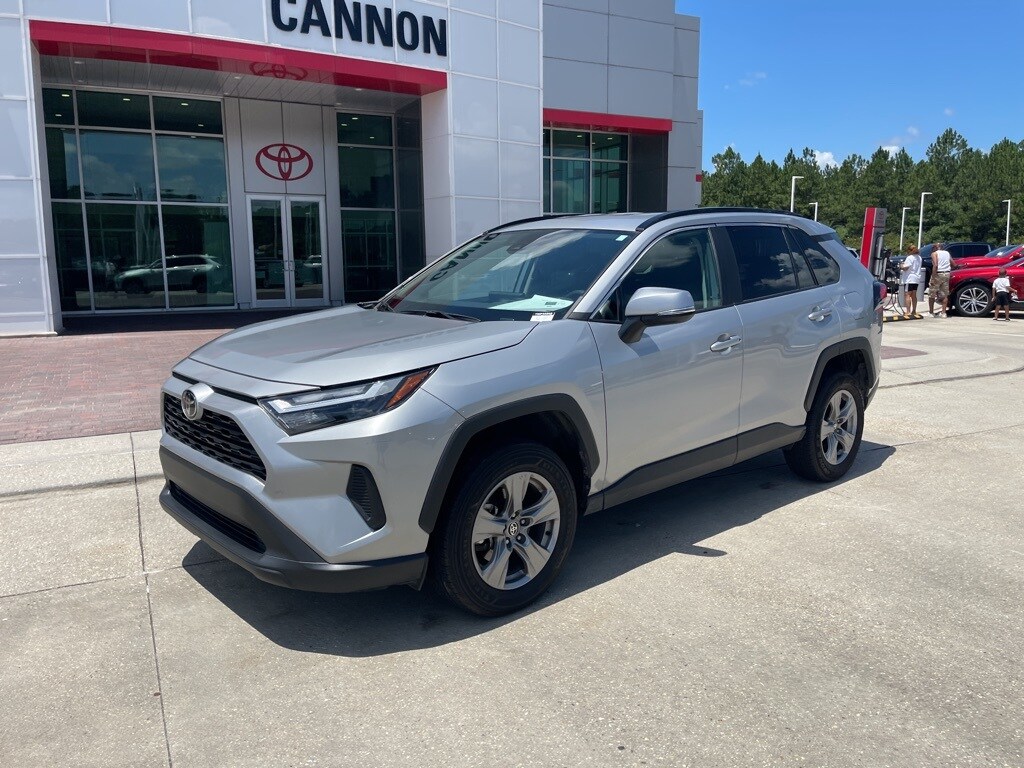 2024 Toyota RAV4 XLE photo 2