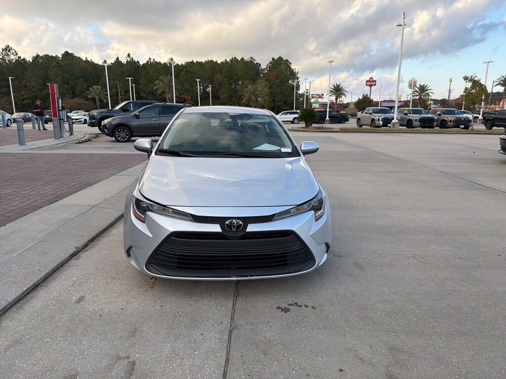 2024 Toyota Corolla LE photo 3