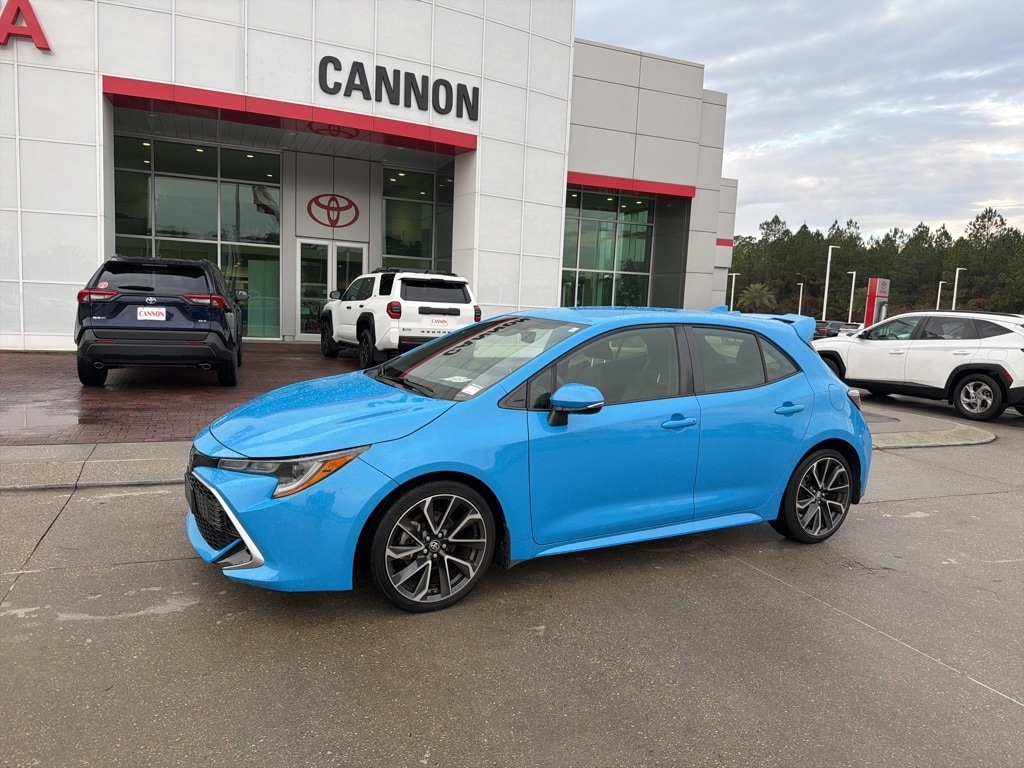 2022 Toyota Corolla Hatchback XSE's photo