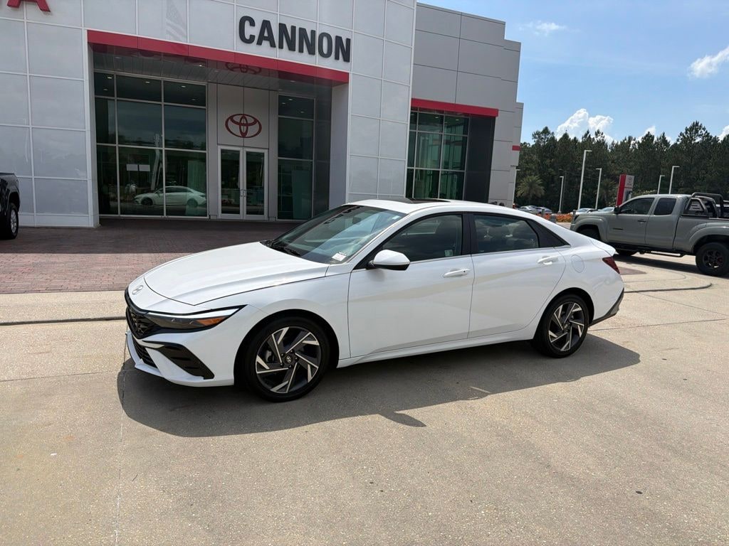 Used 2025 Hyundai Elantra SEL Convenience Sedan