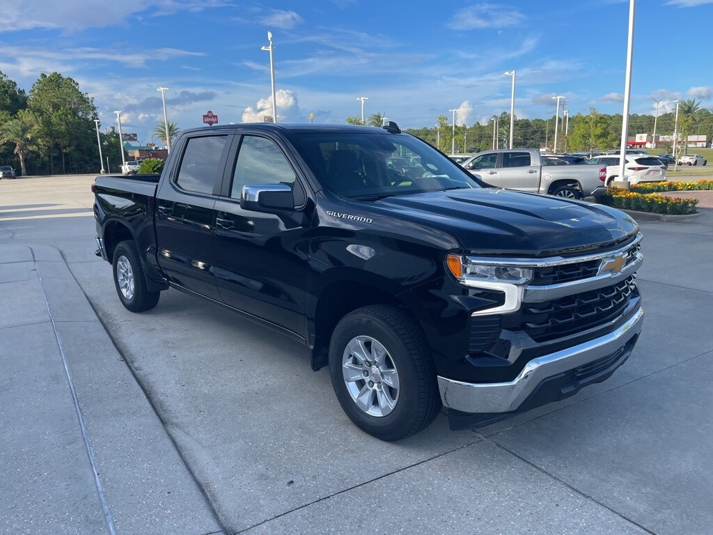 2025 Chevrolet Silverado 1500 LT photo 4