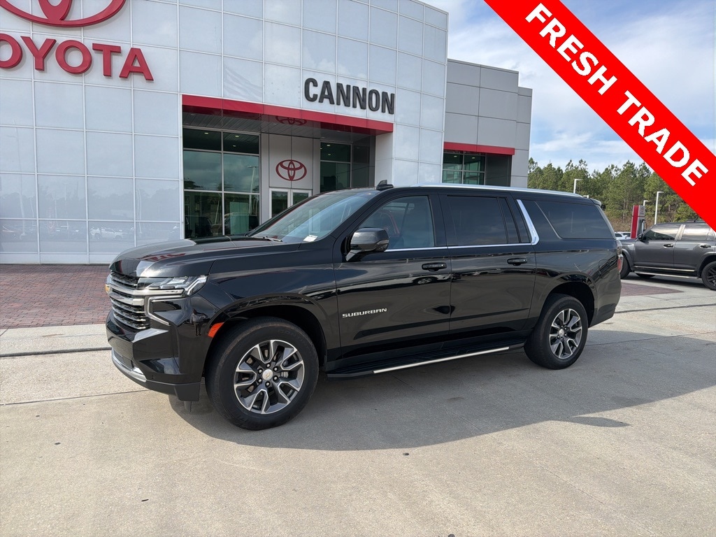 2023 Chevrolet Suburban LT's photo