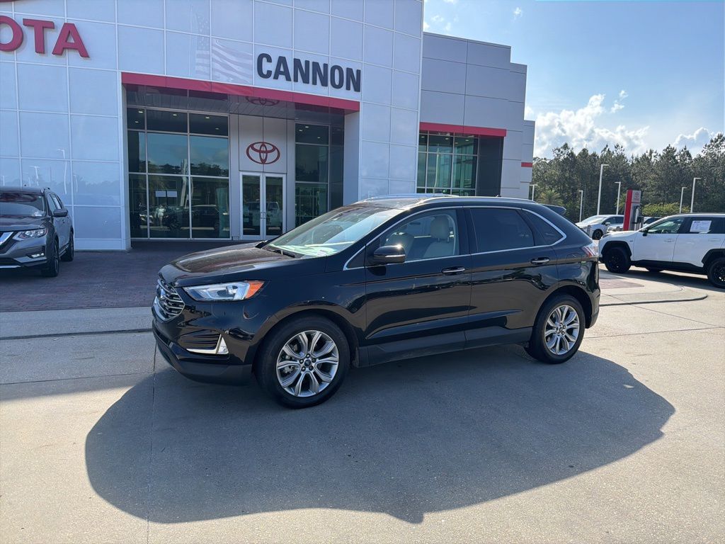2019 Ford Edge Titanium's photo