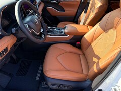 2025 Toyota Highlander Platinum SUV