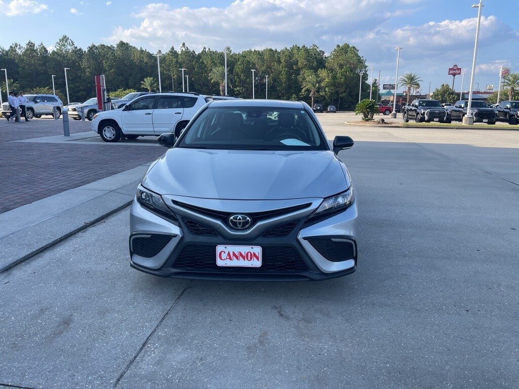 2022 Toyota Camry SE photo 3