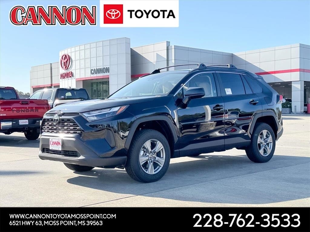 2025 Toyota RAV4 LE's photo