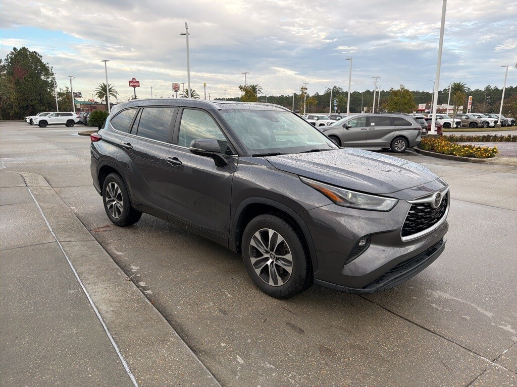 2023 Toyota Highlander XLE photo 4