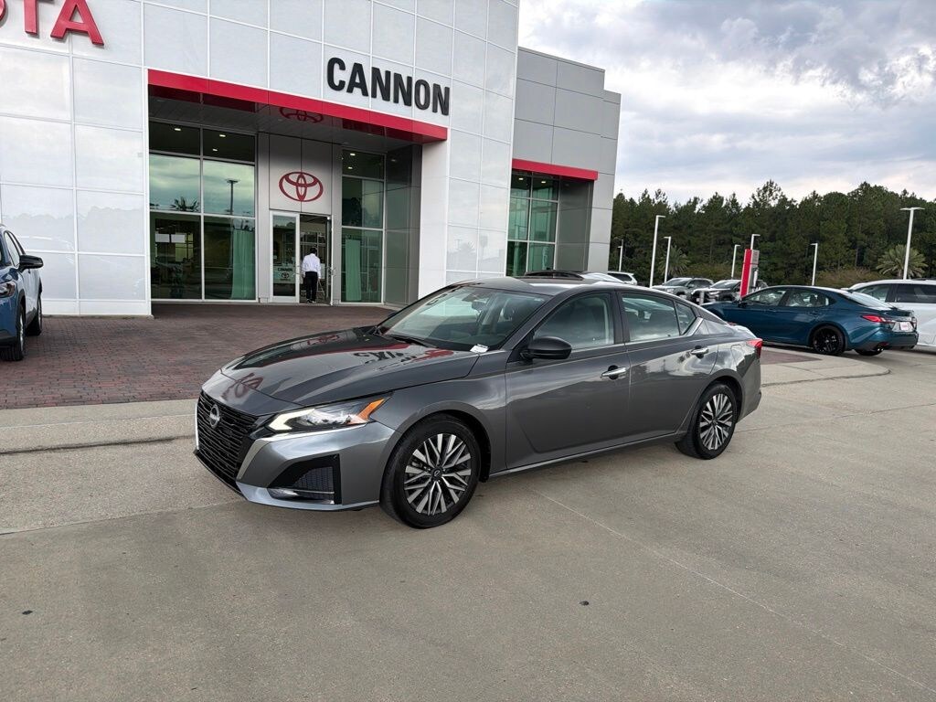 Used 2025 Nissan Altima 2.5 SV Sedan