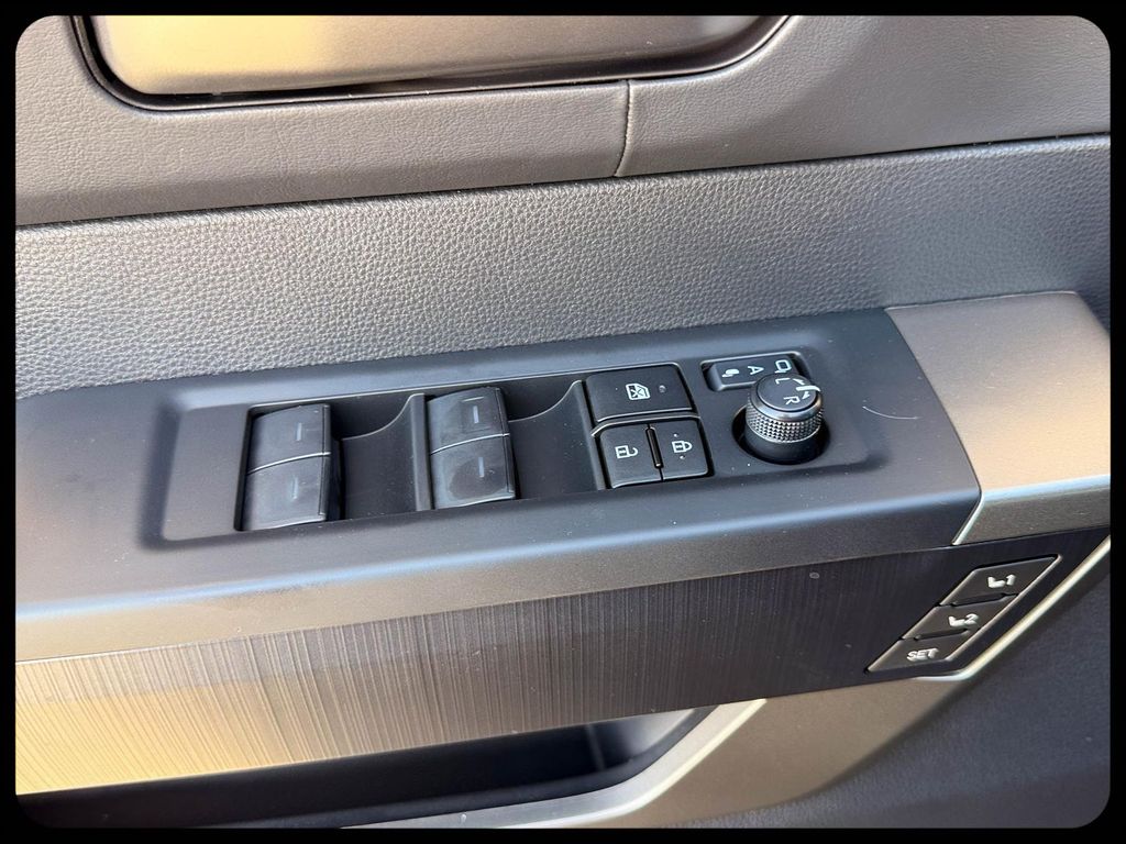 2026 Toyota Tundra Platinum - Photo 17