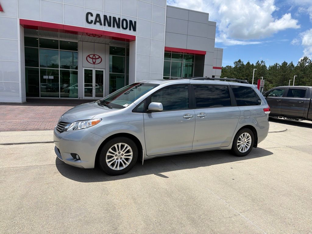 2013 Toyota Sienna's photo