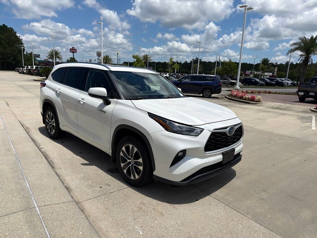 Used 2020 Toyota Highlander Hybrid XLE SUV