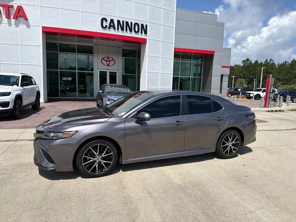 Used 2021 Toyota Camry SE Sedan